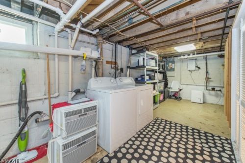 2 Clove Rd, West Paterson NJ  07424-2102 exterior