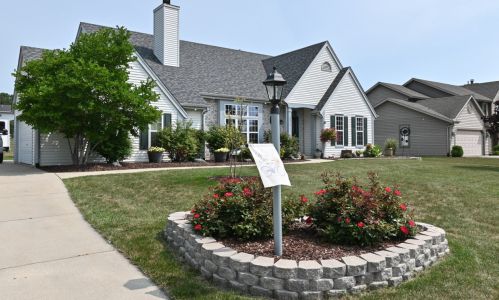28842 Stone Ridge Ct, Waterford WI  53185-5609 exterior