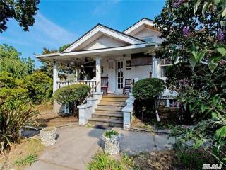 135 Rose Dr, Hauppauge, NY 11779-3143