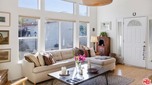 154 Navajo Ln, Topanga CA  90290-4451 exterior