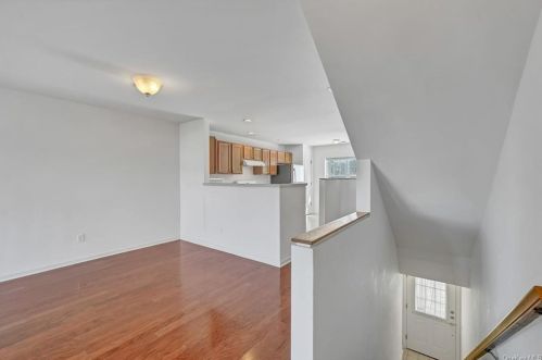 122 Northview Ct, Peekskill NY  10566-4439 exterior