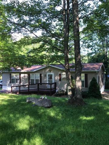 101 Yellow Pine Ct, Tafton, PA 18464-7810