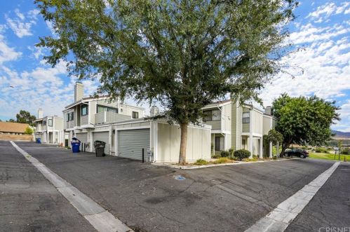 27060 Crossglade Ave, Santa Clarita, CA 91351-4106
