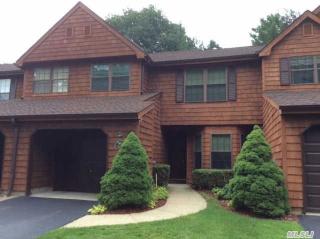 20 Sutton Pl, Islip Manor, NY 11751-3722