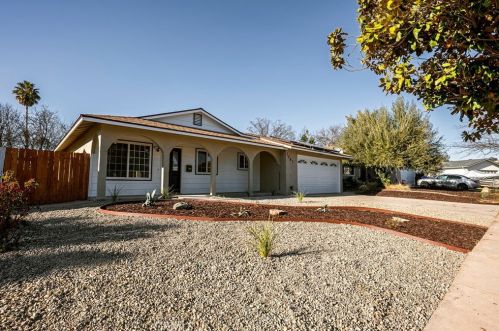 1063 Sylvia Cir, Lake Nacimiento, CA 93446-3025