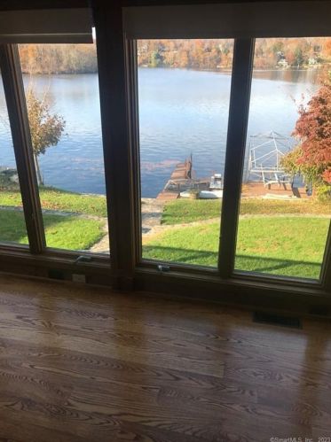 32 Lake Shore Dr, Brookfield Center, CT 06804-1429