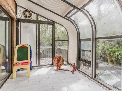 613 Caledonia Rd, Huntington Station NY 11746-5122 exterior