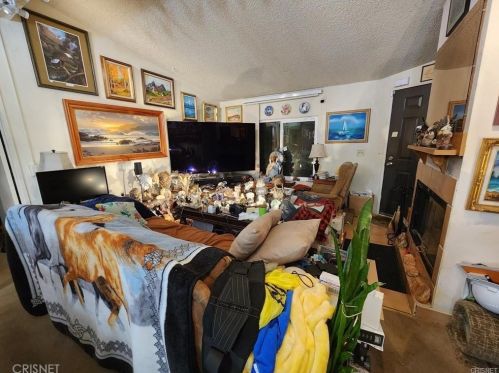 31910 Cinnabar Ln, Santa Clarita, CA 91384-3184