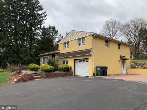141 Rocksville Rd, Southampton, PA 18966-2055