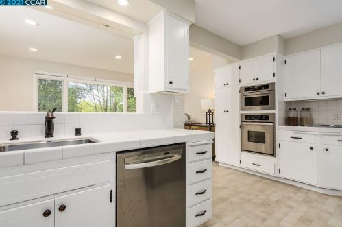 7 Calvin Ct, Orinda CA  exterior