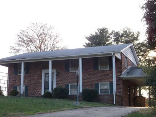 1023 Oak Hill Dr, Halifax, VA 24558-3025