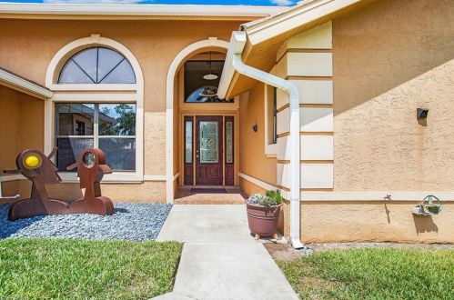 378 Torrey Pines Pt, Naples, FL 34113-7544