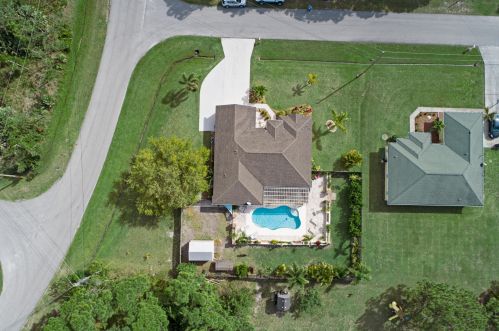 5671 Athens Ct, Fort Pierce, FL 34986-3900