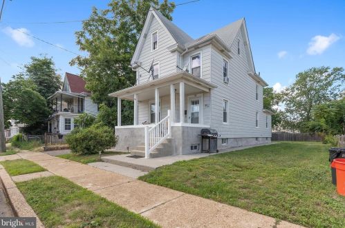 41 Roosevelt St, West Deptford, NJ 08066-1028