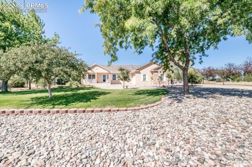 1259 Scarsboro Dr, Pueblo, CO 81007-2681