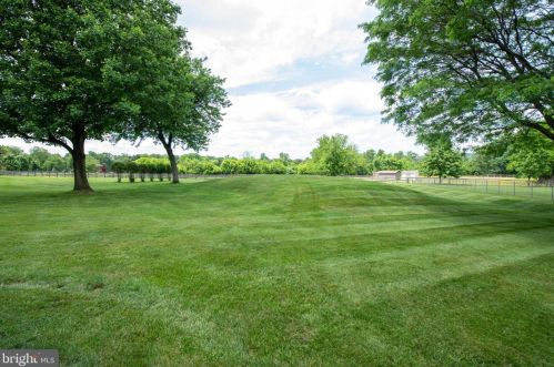 230 Lehigh Dr, Southampton, PA 18954-1955