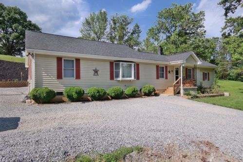 6731 Old Fincastle Rd, Troutville, VA 24090-3779