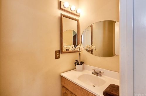 6103 Michelson St, Lakewood CA  90712-1413 exterior