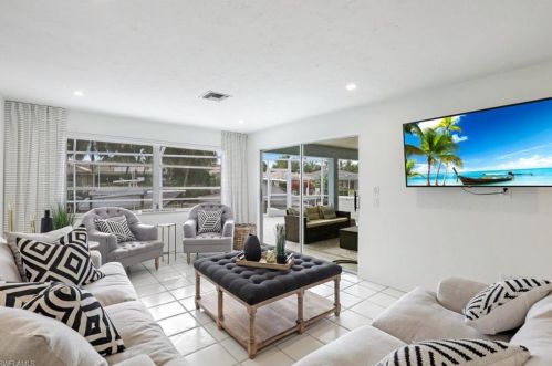 2150 Shad Ct, Naples FL  34102-1543 exterior