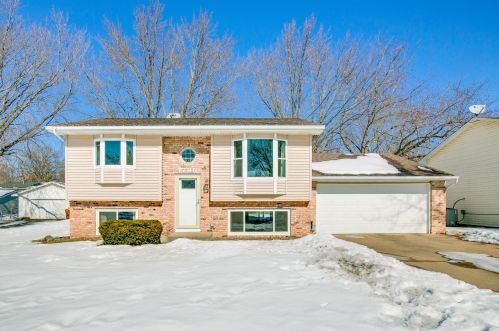 1735 Eugene St, Saint Paul, MN 55110-3341