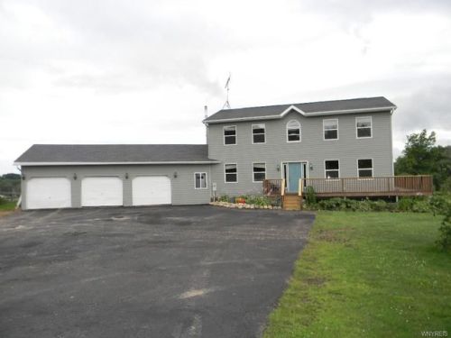 1359 Cross Rd, Sandusky, NY 14065-9409