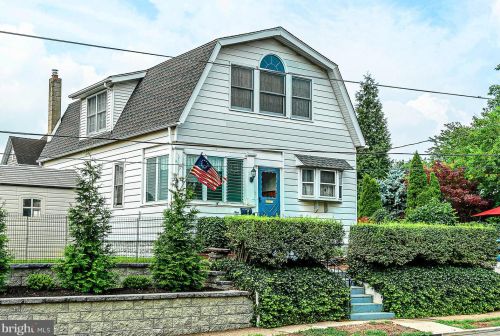 910 Bergen St, Gloucester, NJ 08030-1505
