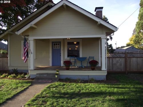 413 High St, Silverton, OR 97381-1712