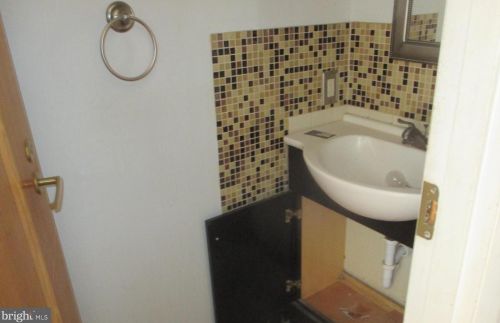 321 Johnson Ave, Lawrence Township NJ  08648-3419 exterior