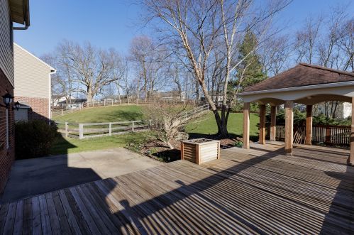 8526 Woodcreek Dr, Florence KY  41042-8237 exterior