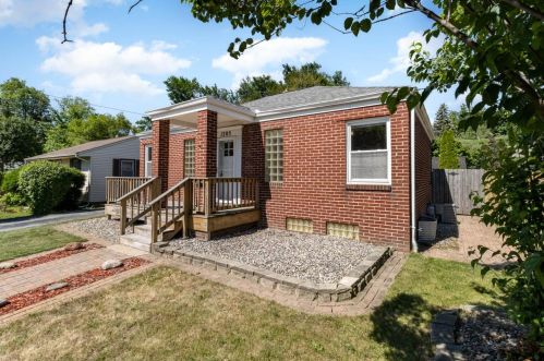 1205 Napoleon St, Valpo, IN 46383-3431