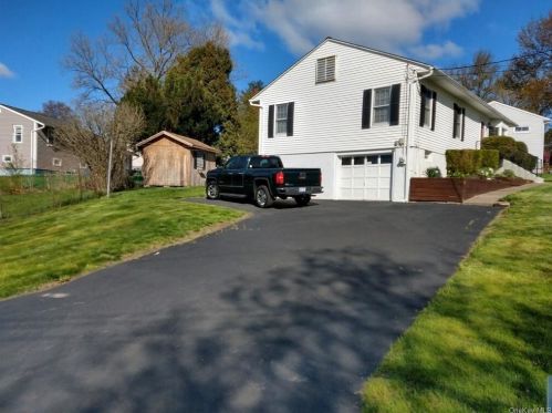 7 Hickory Ter, Middletown, NY 10940-6908