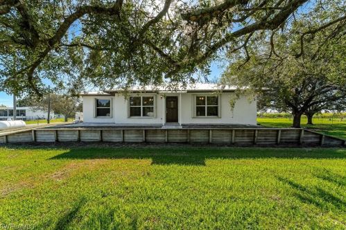 1140 Sealey Rd, Moore Haven, FL 33471-6422