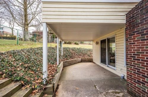 27 Greenview Dr, Jeannette PA  15644-9674 exterior