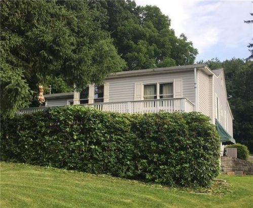 1418 Ridge Rd, Jeannette, PA 15644-9707