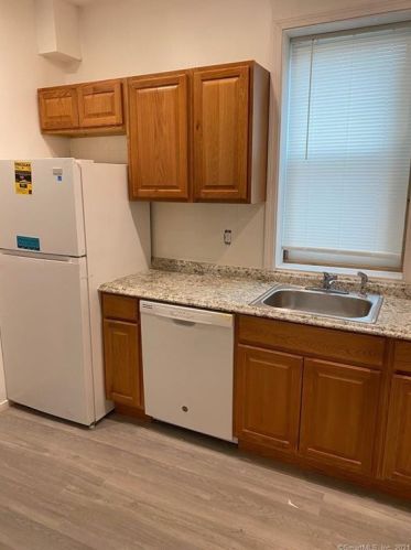 148 Davenport St, Bridgeport, CT 06607-2009