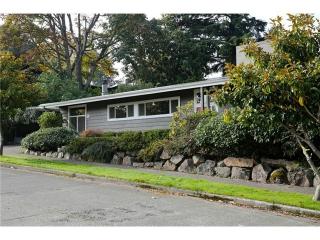 6015 65th Ave, Seattle WA  98115-7936 exterior