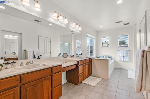 66 Sunchase Ct, Oakley CA  94561-4425 exterior