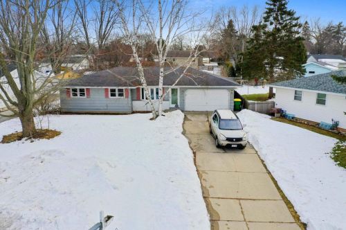 1691 Bentwood Dr, Green Bay, WI 54303-2315