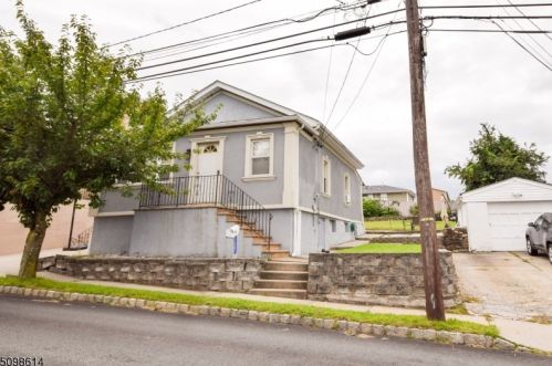 32 Meriline Ave, West Paterson, NJ 07424-3033