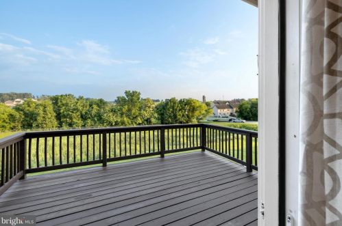 111 Sara Ln, Hanover, PA 17331-8666