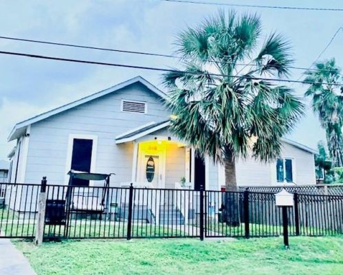 2119 63rd St, Galveston TX  77551-1410 exterior