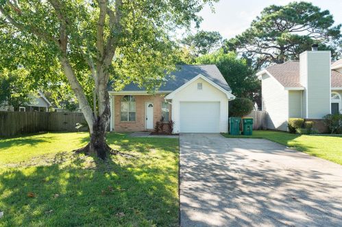 69 7th St, Shalimar FL  32579-1359 exterior