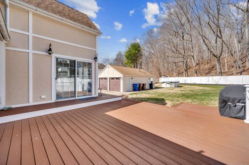534 Foxon Rd, North Branford CT  06471-1139 exterior