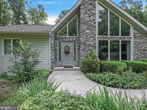 48 Nut Grove Rd, Lincoln Colliery, PA 17963-9171