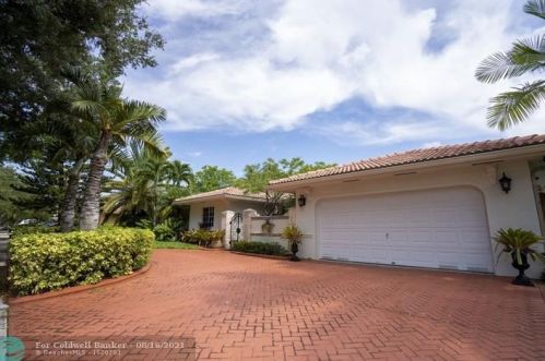 7819 166th Ter, Hialeah, FL 33016-3460