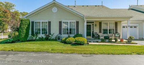 61 Golden Willows Ave, Lakewood, NJ 08701-7518