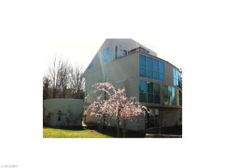 9613 Lake Shore Blvd, Cleveland OH  44108-1046 exterior