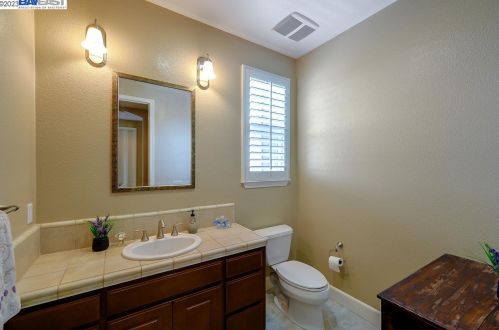 8765 Wild Iris Dr, Gilroy CA  95020-7935 exterior