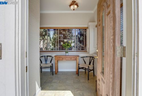 2081 Joan Dr, San Leandro, CA 94578-1324