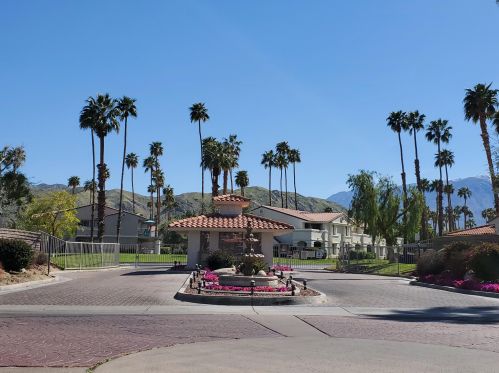 2701 Mesquite Ave, Palm Springs CA  92264-5058 exterior